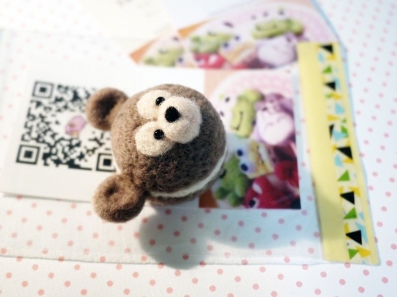 Hanju's羊毛儿。手作 DIY 大耳朵小熊-男 马卡龙系列 羊毛毡 手机吊饰/防尘塞/强力磁铁 - 玩偶/公仔 - 羊毛 咖啡色