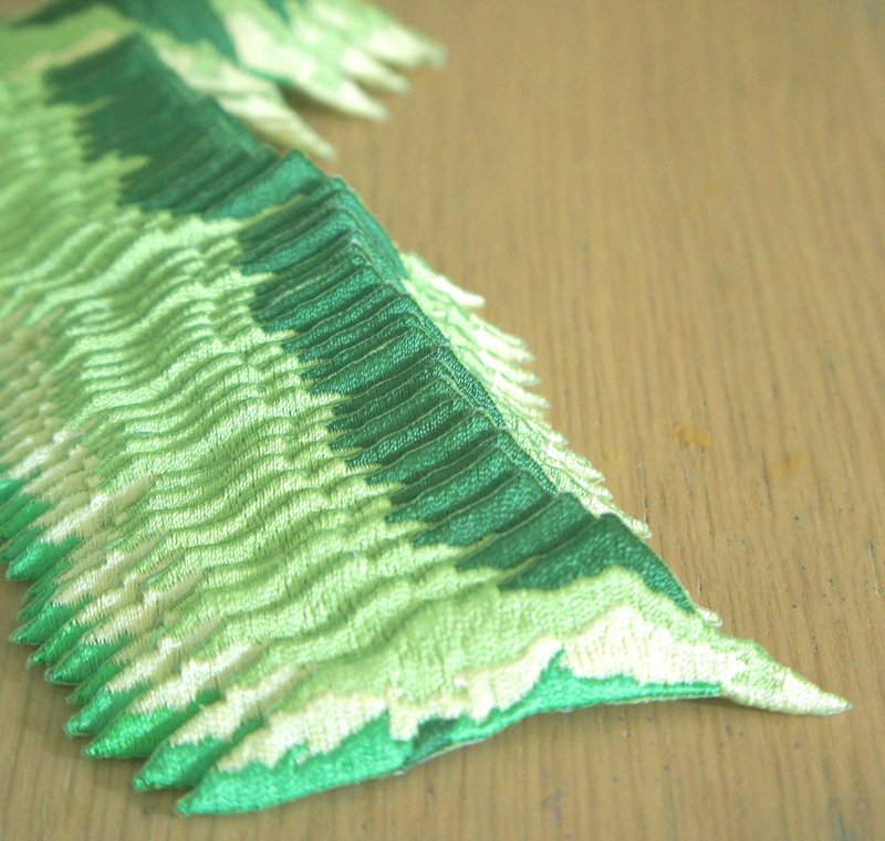 绿山 刺绣别针 / 贴布 - 胸针 - 其他材质 绿色