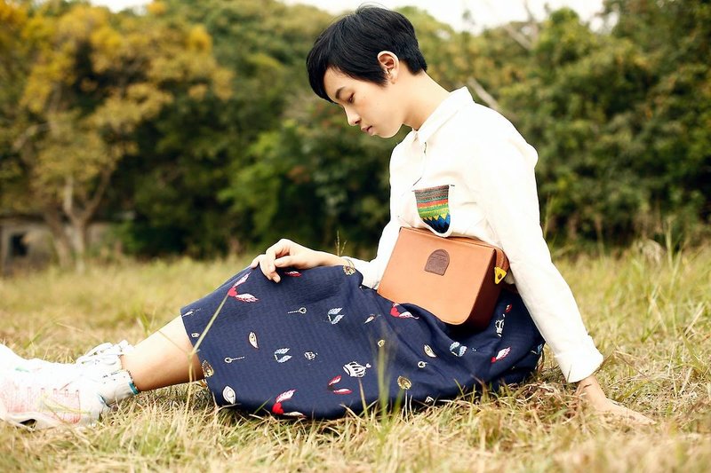 { C a r r y a L e a t h e r P a c k } 3 - w a y B a g 三种用法的山系皮盒子 肩背包－啡咖 ***香港及台湾免运实施中*** - 侧背包/斜挎包 - 真皮 咖啡色