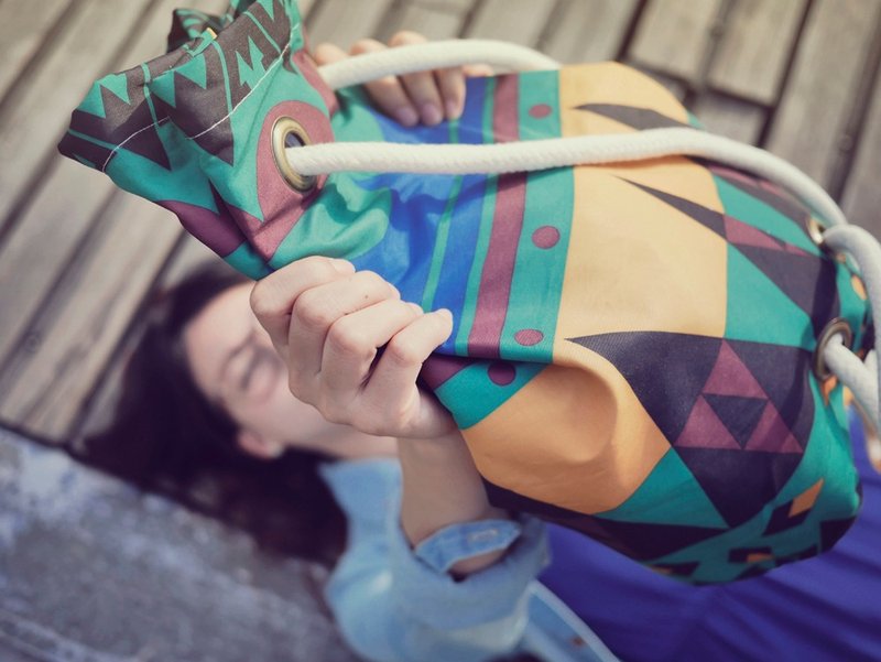 执着《once upon a time*前行系列水桶背包》 - 束口袋双肩包 - 其他材质 多色