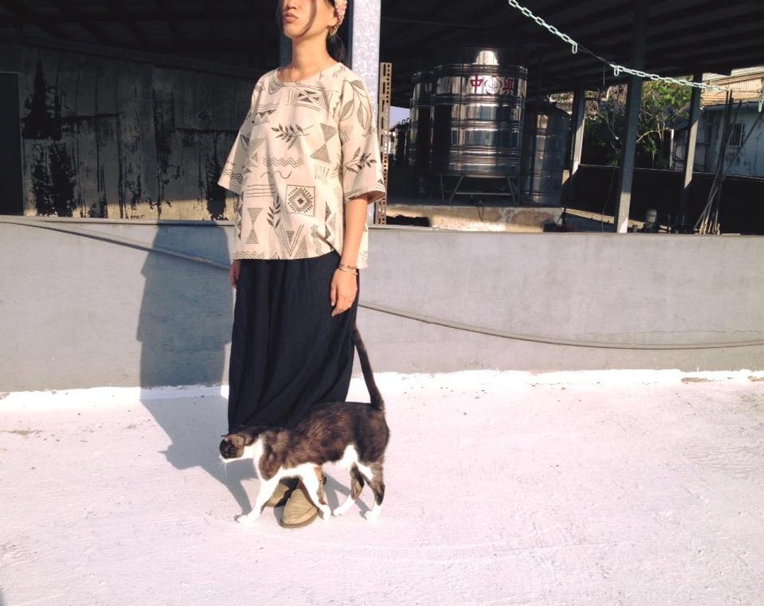 猫毛系列 电绣手绘猫上衣_米 - 女装上衣 - 其他材质 卡其色