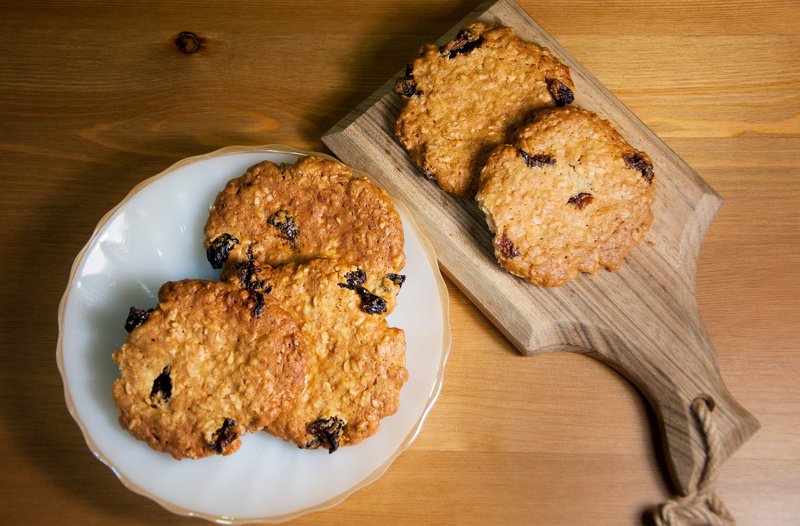 暖暖－香料葡萄燕麦饼干 - 谷物麦片 - 新鲜食材 金色