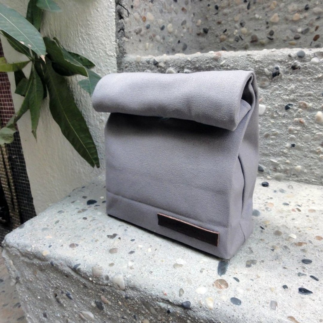 银灰色帆布手拿包 Paper Clutch - Lunch Bag Inspired Canvas Clutch - 其他 - 其他材质 灰色