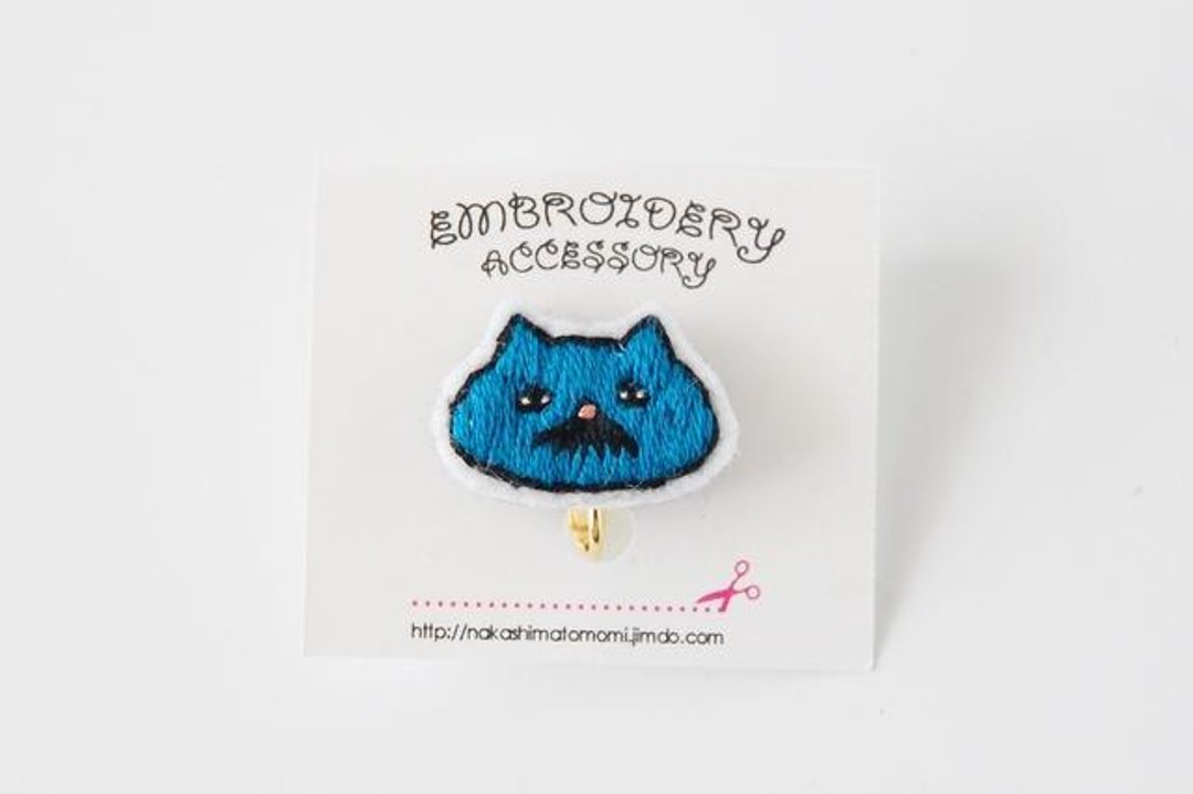 Cat old man embroidery earrings Blue - 耳环/耳夹 - 其他金属 