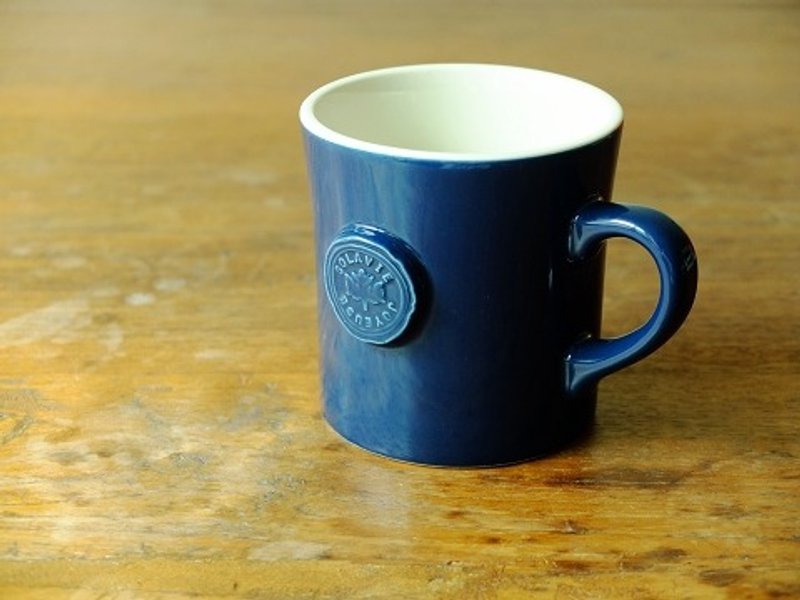 日本IZAWA RELIEF 沉静优雅厚重马克杯 海军蓝   *送棉麻束口袋、特别印制盒子，买对杯当结婚礼物！ - 咖啡杯/马克杯 - 瓷 蓝色