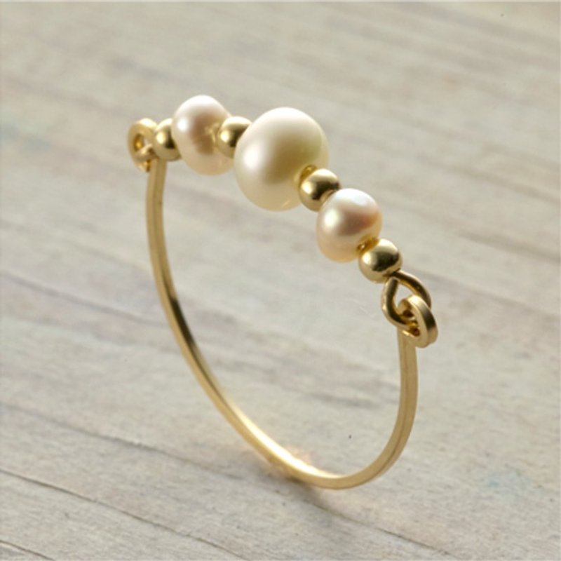 Ring JolieR01 with beautiful freshwater pearls and 14KGF large and small pearls - 戒指 - 其他金属 白色