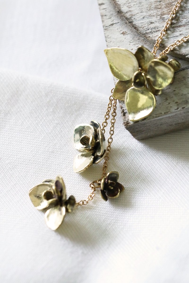 Flower necklace by linen. - 项链 - 其他金属 