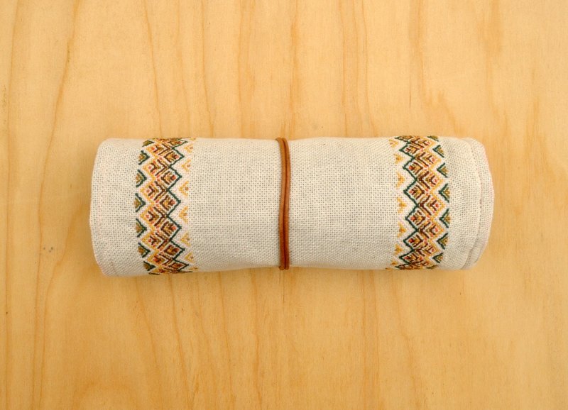 ●Neat-O●落叶归根手工刺绣笔卷笔袋(定制) - 铅笔盒/笔袋 - 棉．麻 金色