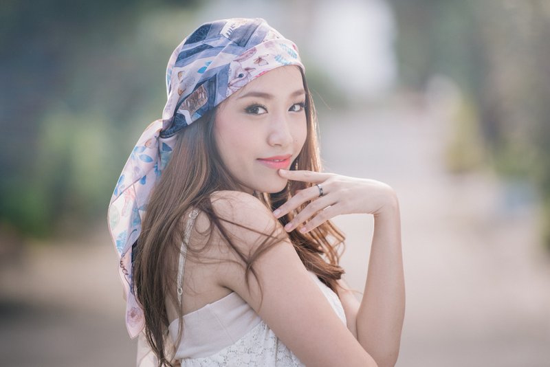 快乐动物的演奏会 - 手工围巾/丝巾(经典奶油色) 内含 4 张水彩明信片（We are happy animal scarf (Classic Cream colour) - 丝巾 - 其他材质 橘色