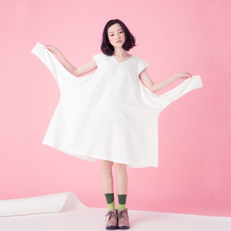 许许儿♪手牵手衬衫袖设计洋装-香草奶油 - 洋装/连衣裙 - 其他材质 白色