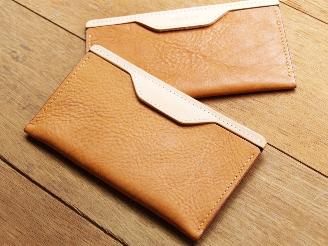 iPhone 13mini/SE3 手工真皮手机壳套 Classic Tan (定制化刻印) - 手拿包 - 真皮 黄色