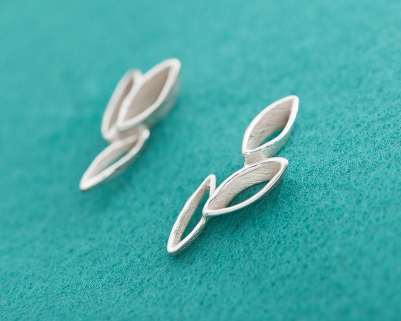 School of Fish - pierce earrings - Japanese abstract design - asymmetrical - 耳环/耳夹 - 银 银色