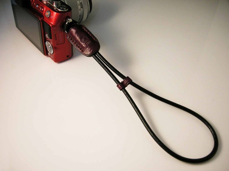 isni  相机手腕带 罗兰紫/黑 欧洲牛皮 职人手作り カメラハンドストラップ 情人节 - 证件套/卡套 - 真皮 紫色