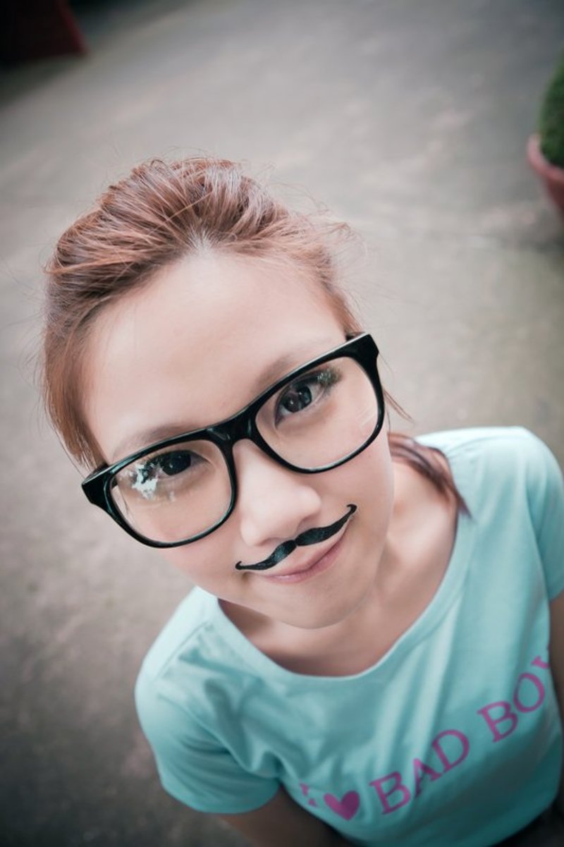 Surprise Tattoos / Mustaches 老爷胡子 刺青 纹身贴纸 - 纹身贴 - 纸 黑色