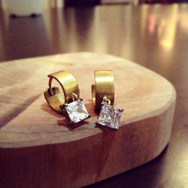【N' trail】Princess cut - 耳环 - 耳环/耳夹 - 其他金属 金色
