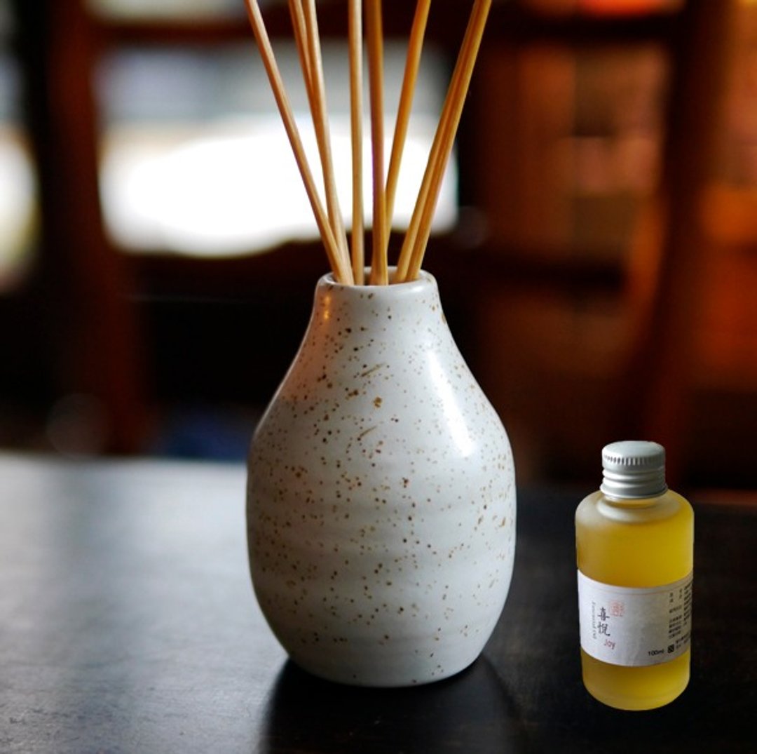 礼合组-扩香精油-老友好酒(久)陶罐组合(白)/Old friend Vase (White) with aroma oil-手舞作 - 香薰/精油/线香 - 其他材质 