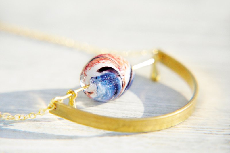 情人节礼物/ 简约感 / 法式黄铜玻璃项链 - 在弯型上的渐层平衡 - 项链 - 玻璃 多色