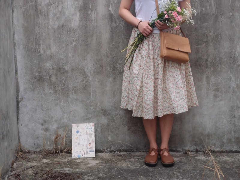 好日推好物-简约小方包（浅灰、赭色） - 侧背包/斜挎包 - 纸 咖啡色