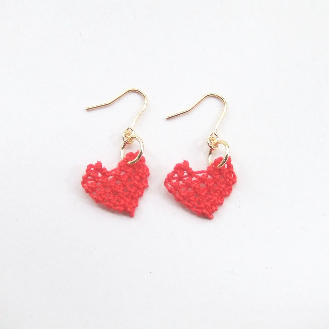 Pierced heart motif red - 耳环/耳夹 - 棉 红色