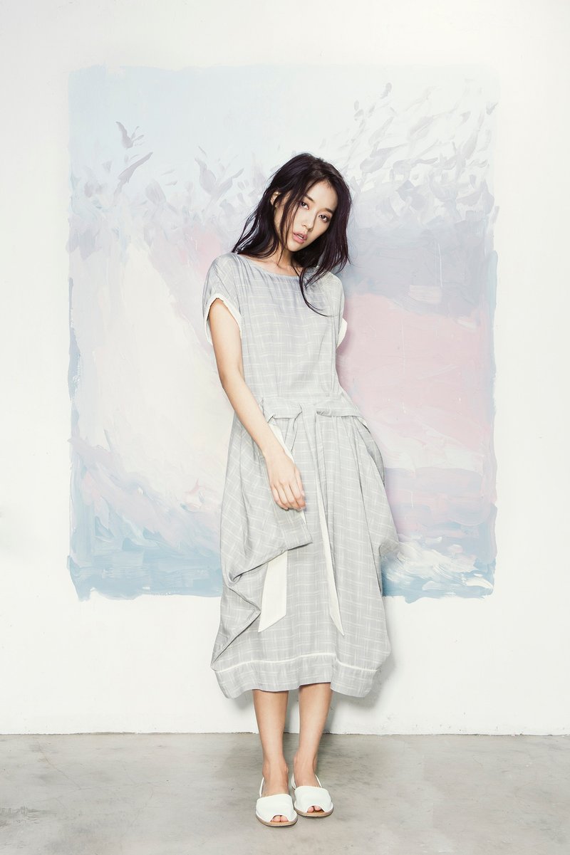 一字领绑带长洋装 (灰格) checked boat-neck long dress - 洋装/连衣裙 - 其他材质 灰色