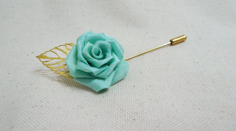随风 玫瑰。帽针。别针。 つまみ细工 日式布花。和风花簪 - 胸针 - 丝．绢 绿色