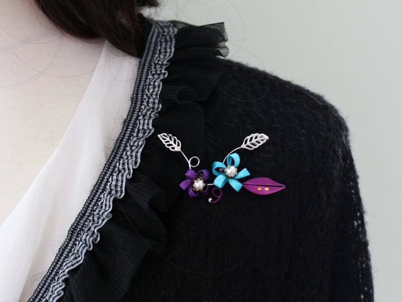 【Mrs.U 丝藏蜜语】春梅－缠花别针/只 - 胸针 - 其他材质 多色