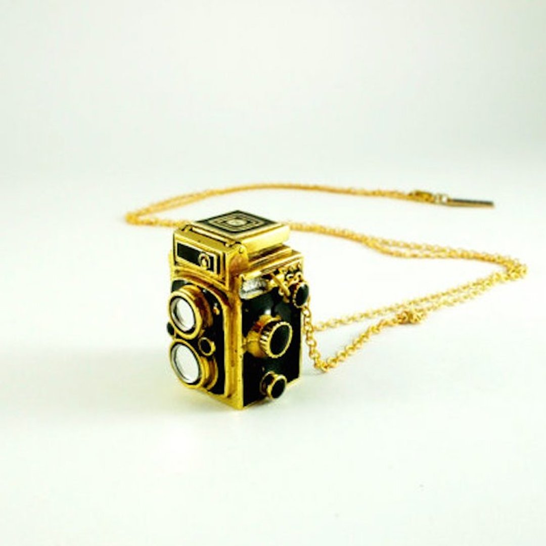 Vintage Camera twin-lens reflex camera (TLR) in Brass with oxidized antique gold color ,Rocker jewelry ,Skull jewelry,Biker jewelry - 项链 - 其他金属 