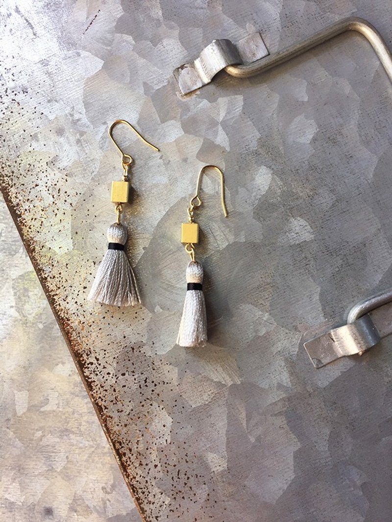 新品前的开胃菜｜现不流苏待何时耳环（可改夹式） - 耳环/耳夹 - 其他金属 