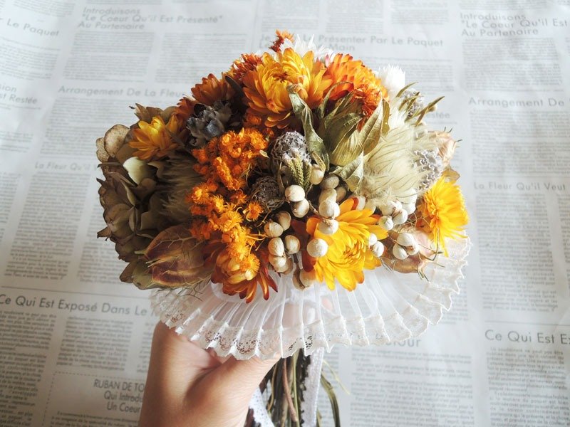 微甜·圈 柔柔 黄澄橘 - 新娘捧花儿 黄橘麦杆菊 绣球花儿 棉花 蕾丝 大花束 干燥大花束 干燥花束 婚摄 求婚花束 - 植栽/盆栽 - 植物．花 橘色