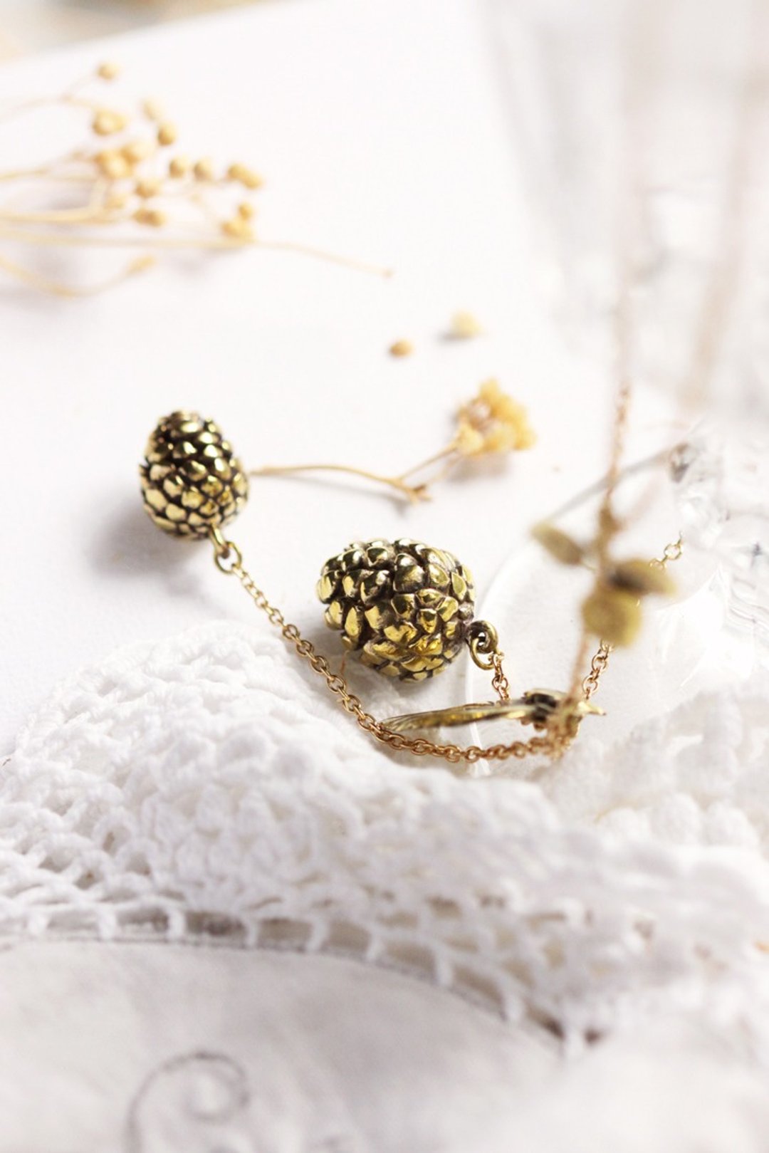 Pine Cones and Leaves Pendant Necklace by linen. - 项链 - 其他金属 
