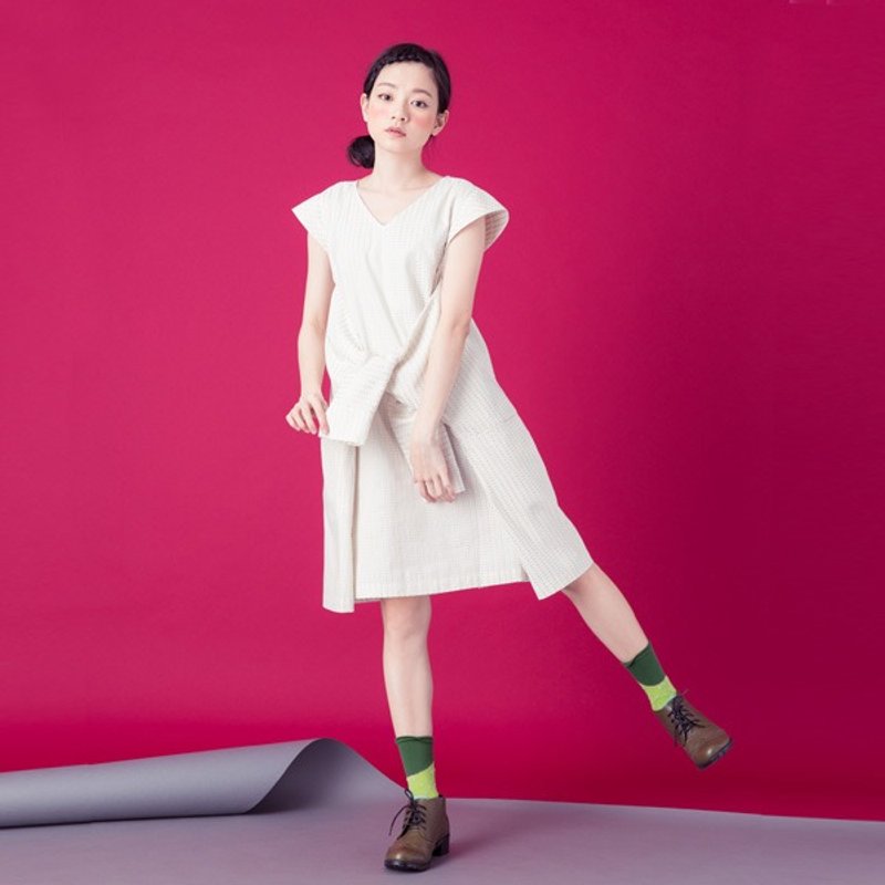 许许儿♪手牵手衬衫袖设计洋装-华丽白金 - 洋装/连衣裙 - 其他材质 白色