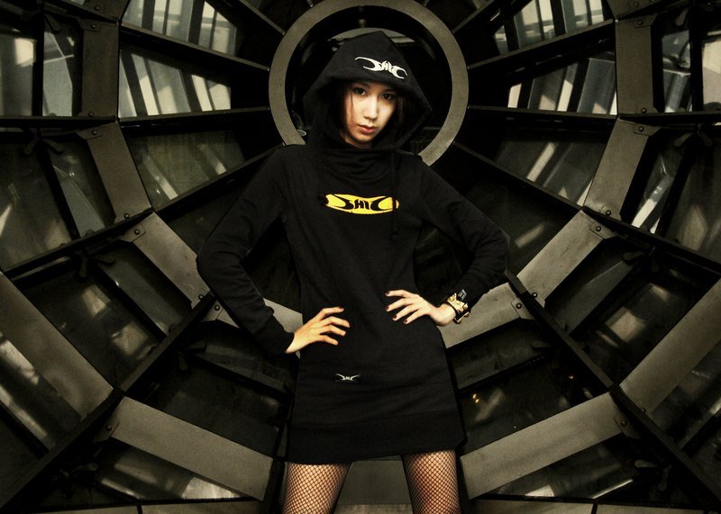 【S.H In Taiwan】Hero系列_黑暗骑士(蝙蝠侠)黑色高领帽T_修长女版 - 女装 T 恤 - 棉．麻 黑色