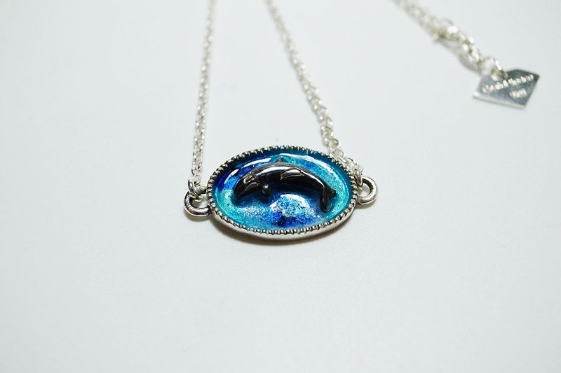 Human Free 系列~纯银珐琅罗莉塔虎鲸项链 - 项链 - 其他金属 灰色