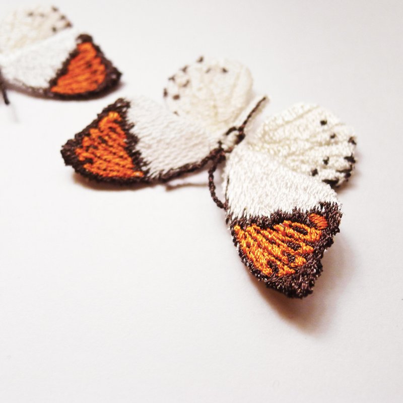 刺绣 蝴蝶 别针 小夹 戒指 / 端红蝶 (小型) - 胸针 - 绣线 橘色