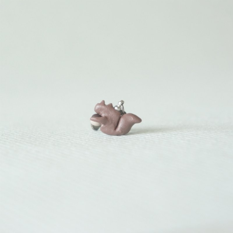 Murmur dot 耳环｜莫名Q系列＿ 小松鼠 - 耳环/耳夹 - 其他材质 咖啡色