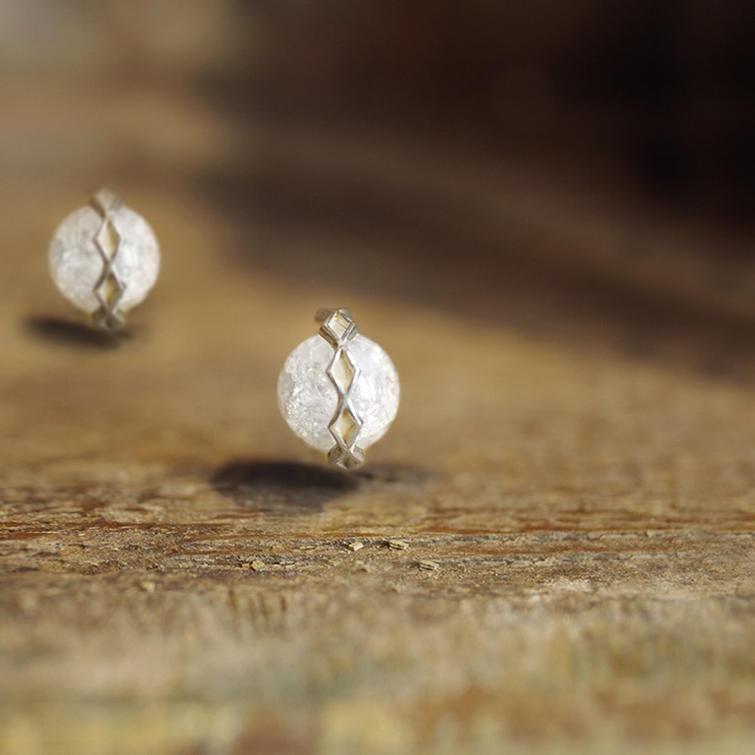 水晶旋转纯银耳环 SEELE EARRINGS - 耳环/耳夹 - 宝石 银色