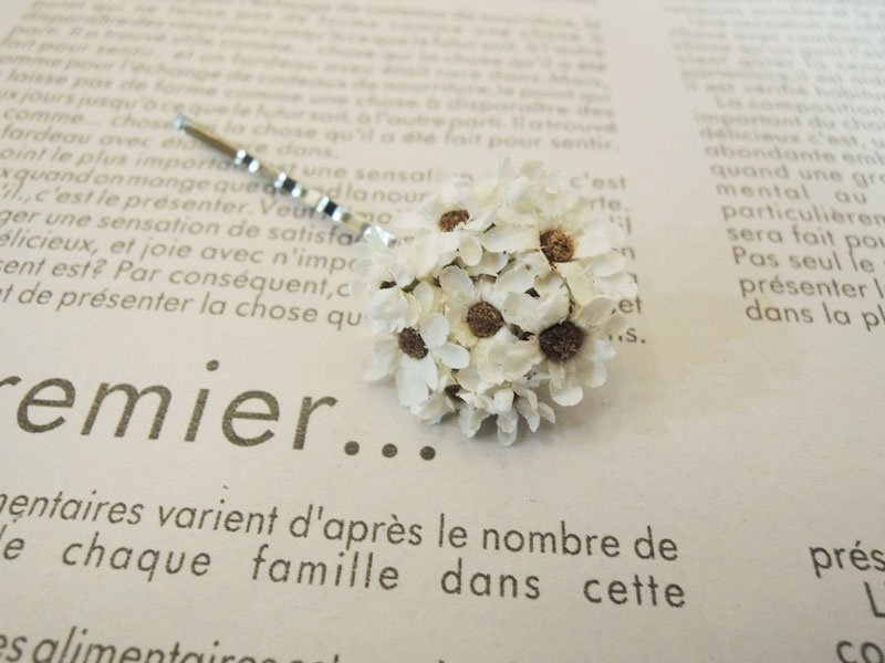 微甜·圈 经典系列 手作 浪漫 法国小白梅 扁夹 一字夹 干燥花 发夹 新娘发饰 (一入) - 发饰 - 植物．花 白色