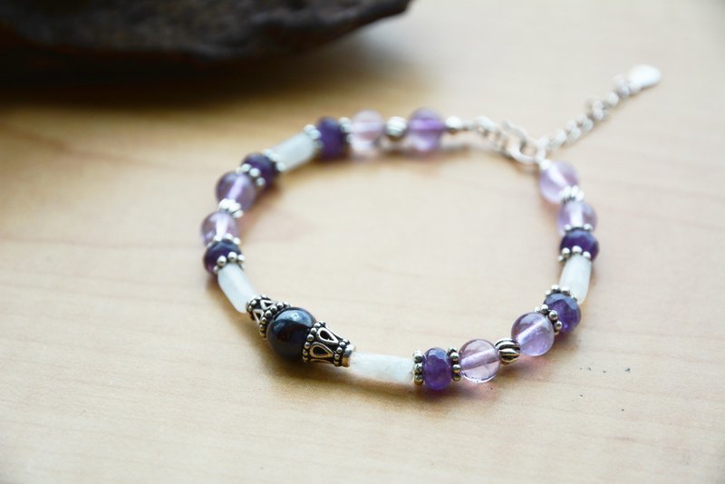 Mercy：天然舒俱徕紫玉月光石紫水晶纯银配饰钩扣式手环 - 手链/手环 - 宝石 多色