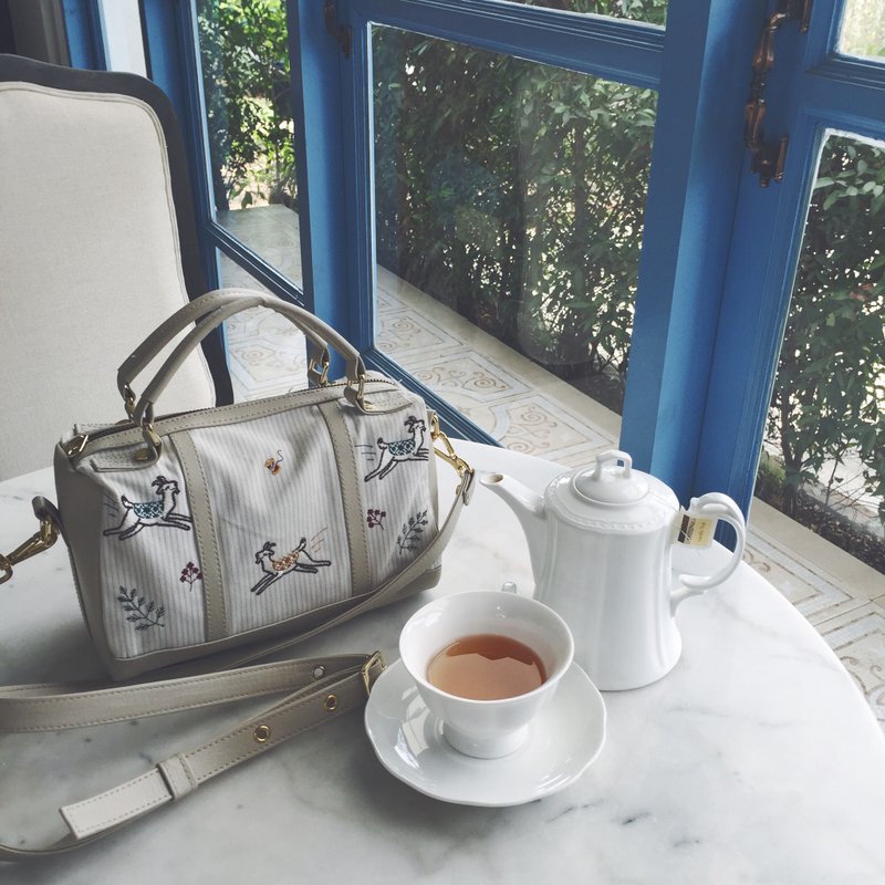 Goat White Pan Bag (L) - 零钱包 - 绣线 白色