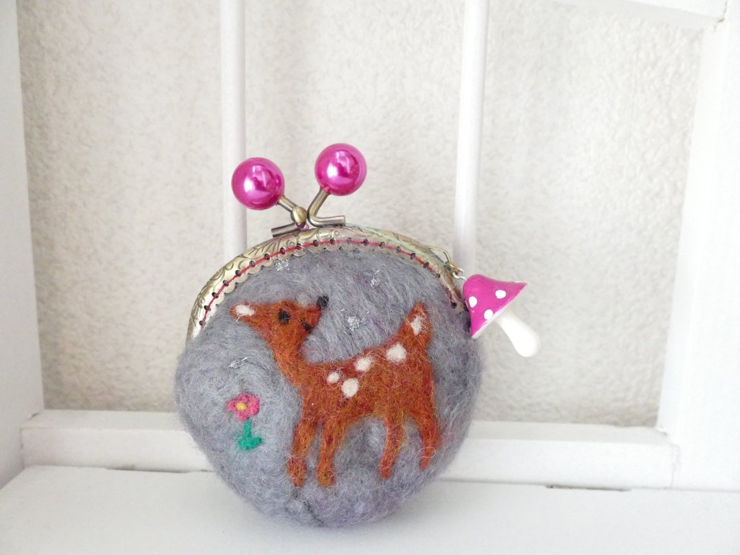 Wool felt gypsy gray Bambi pearl ball - 零钱包 - 其他材质 灰色