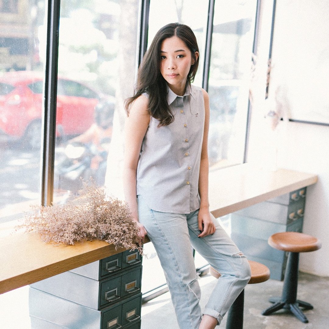 Women Sleevless: Straight-Normal collar - 女装上衣 - 棉．麻 灰色