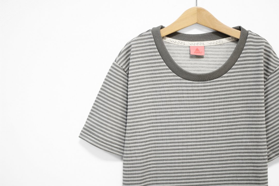 "H-ZOO" 浅灰＊深灰条纹+闪电车线 Tee - 女装 T 恤 - 其他材质 灰色