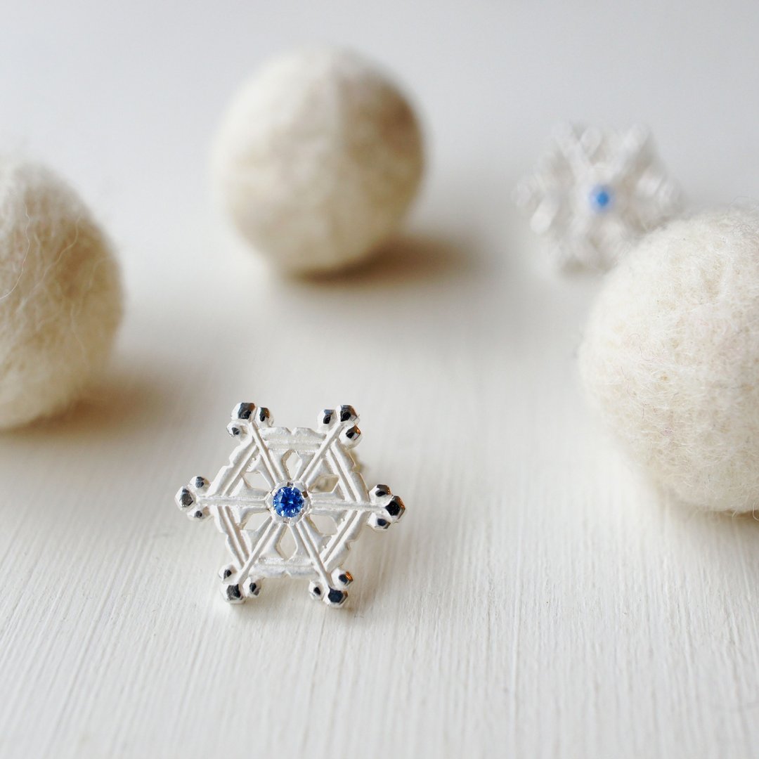 ❄ winter limited ❄ snow crystal earrings (CZ) - 耳环/耳夹 - 其他金属 白色