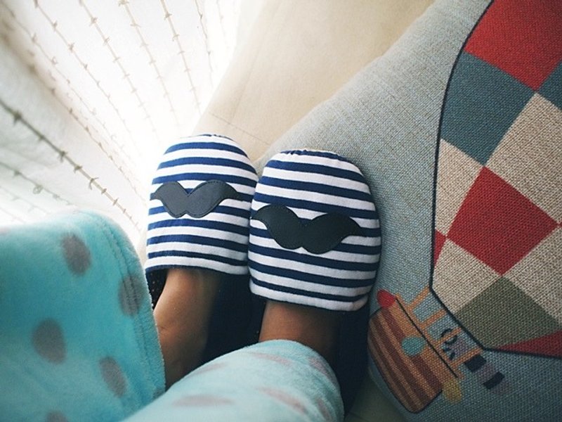 hairmo。翘胡子条纹撞色室内暖暖拖鞋-深蓝(男女可穿) - 室内拖鞋 - 其他材质 蓝色