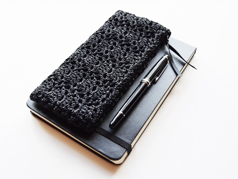 Slim Black Pencil Case - Black Crochet Pencil Case - Back to School Gift - Small Gadget Case -Teacher Gift - Student Gift - Pencil Storage Pouch - 铅笔盒/笔袋 - 其他材质 黑色