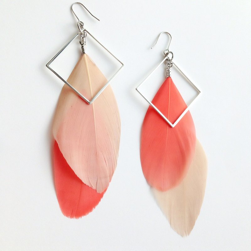 [Order production] earrings / Silver 950 SHIKAKU (square) frame & wings: beige and salmon pink - 耳环/耳夹 - 其他金属 红色