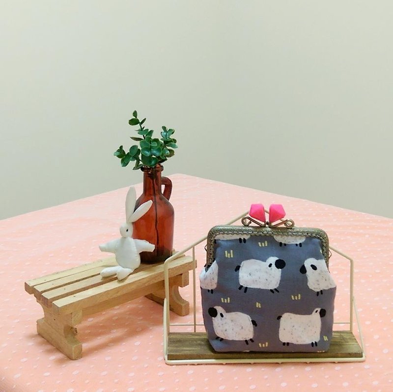 吐司口金系列-萤光小羊跑操场口金包 - 化妆包/杂物包 - 其他材质 灰色