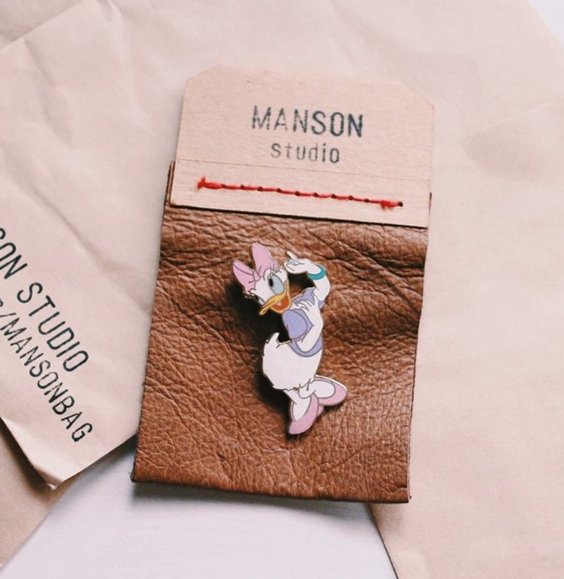 皮件师Manson搜藏✪迪士尼限量徽章　 唐老鸭女朋友 黛西 别针 小礼物 - 徽章/别针 - 其他金属 紫色