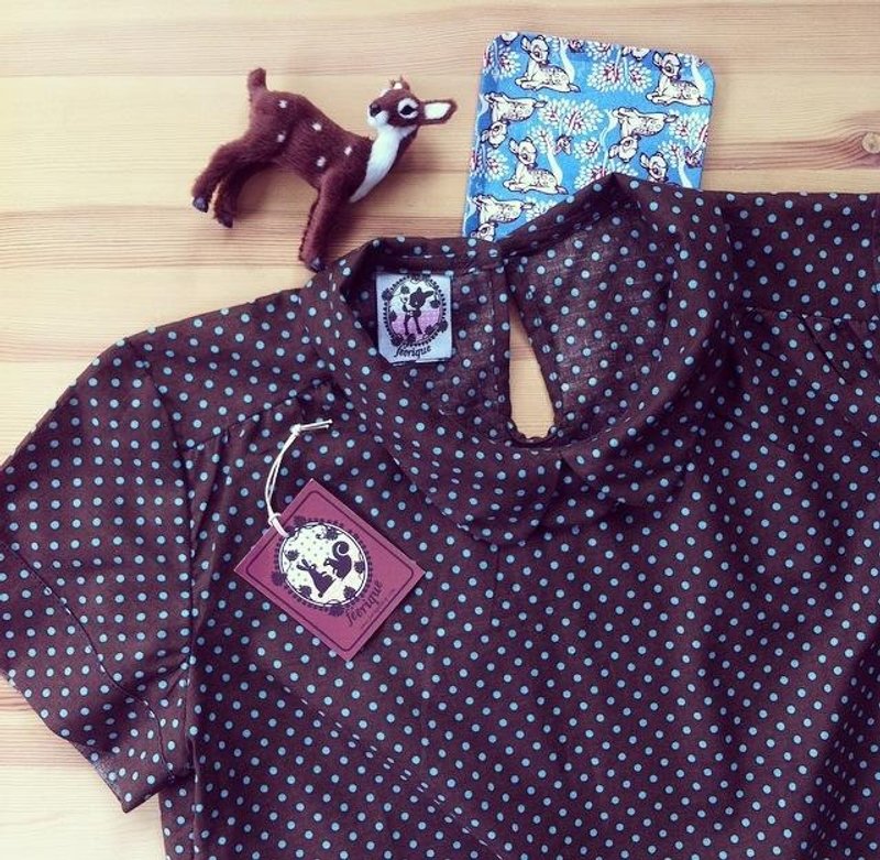 Handmade shirt with short sleeves, blue striped brown spots. Cotton from Japan Feerique Brown &amp; Blue Polkadot handmade with Japanese fabric blouse. - 女装衬衫 - 棉．麻 咖啡色