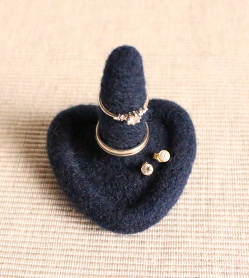 羊毛毡戒指饰品座/深蓝色 - 其他 - 羊毛 蓝色